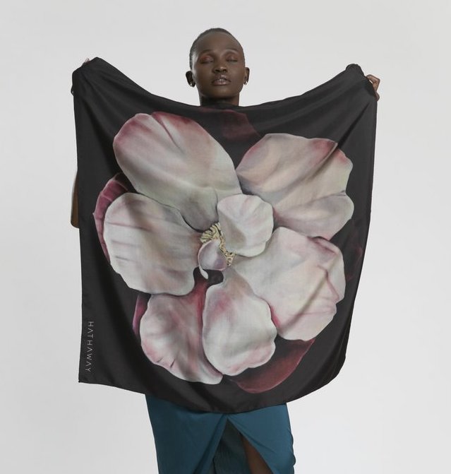 Écharpe en soie Hathaway - Trésor de camélia