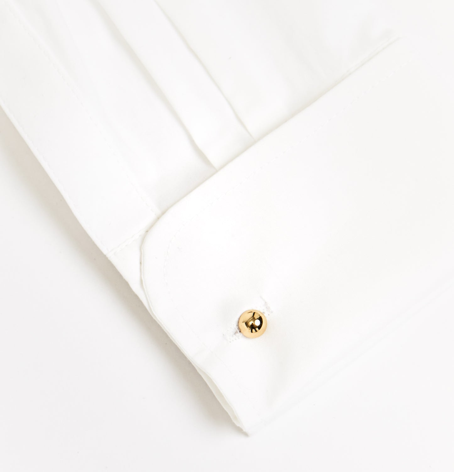 Chemise à col cassé et smoking plissé sur le devant