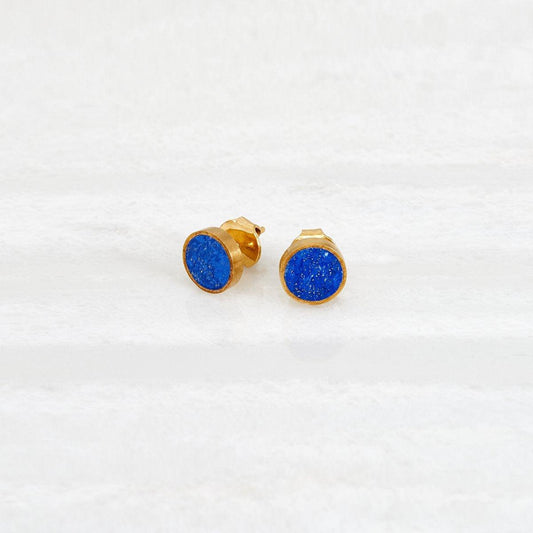 Ishkar Lapis Lazuli Tops Stud Anting -anting dalam Emas