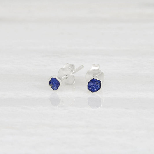 Boucles d'oreilles à tige en forme de berceau ISHKAR Lapis Lazuli en argent