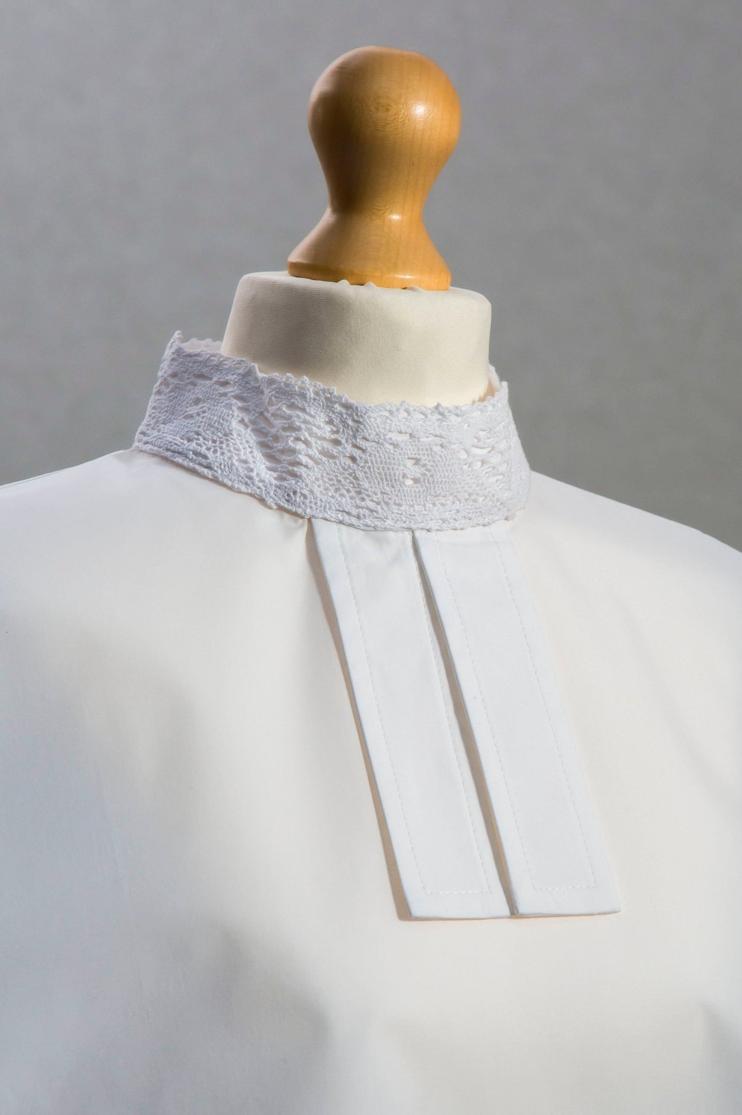 New I&N Traditional Lace Collarette®