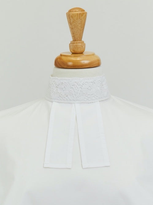 Traditional Lace Collarette with Velcro and Ties.